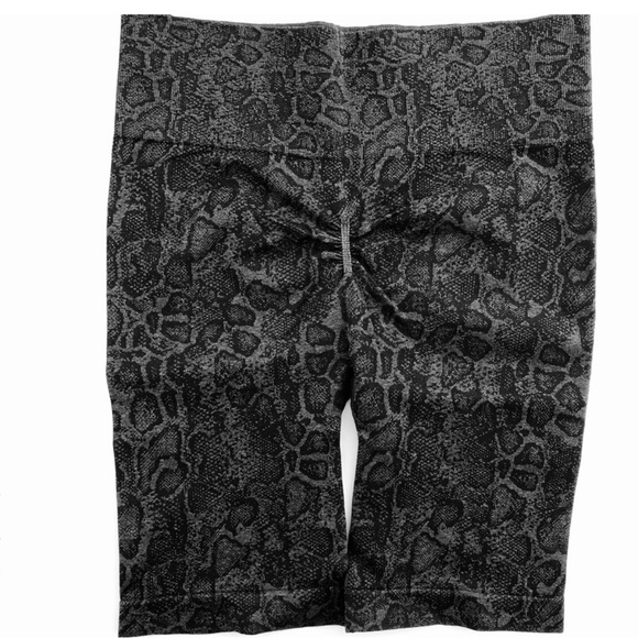 Gymshark M/M Adapt Animal Seamless Cycling Shorts & Sports Bra Set - Picture 4 of 5